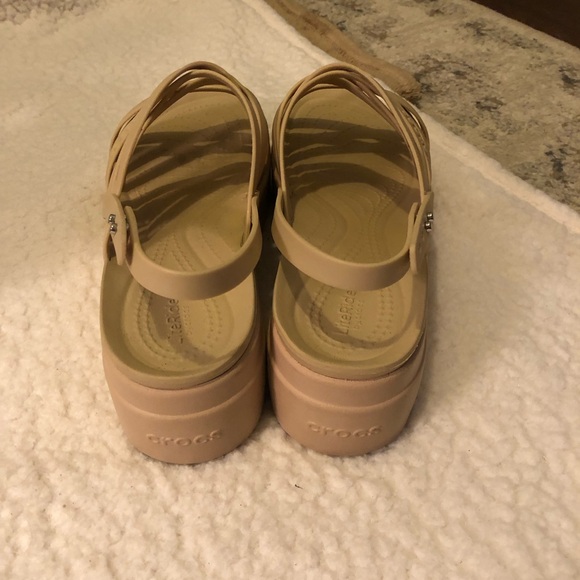 Crocs Women Brooklyn Strappy Low Wedge Bone Sandals Size 9 - Picture 9 of 13